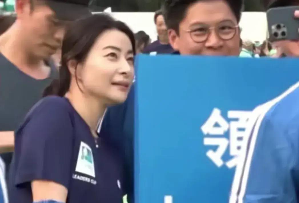 官方回应马拉松冲线遭阻拦事件，背后的故事展现温暖人心时刻