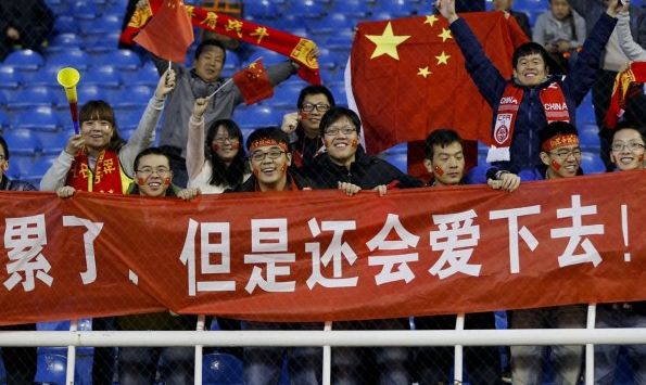 小学生吐槽国足背后的足球梦与友情故事探讨