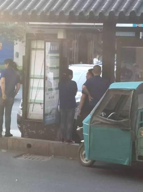 警方回应小米SU7冲上公交站台事件，事故处理与应对的详细步骤详解