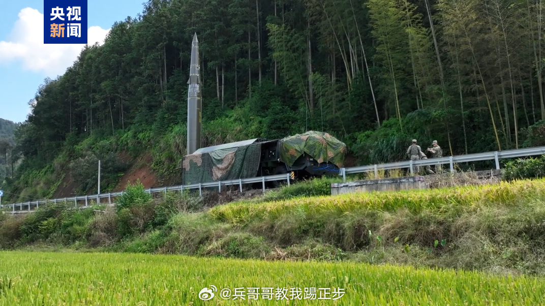 解放军破晓出击现场画面
