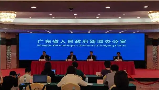 二四六香港资料期期中准_华春莹发图对比中美电动汽车贸易,深度数据应用实施_增强版37.33.71