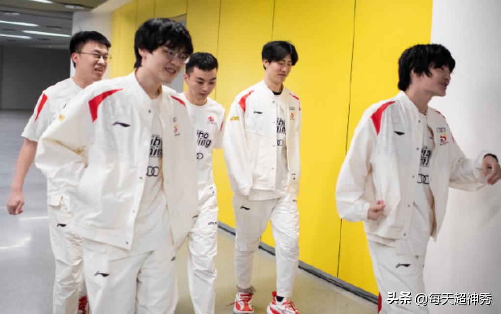 WBG3-1胜LNG强势晋级四强，电竞荣光再现辉煌内战胜利
