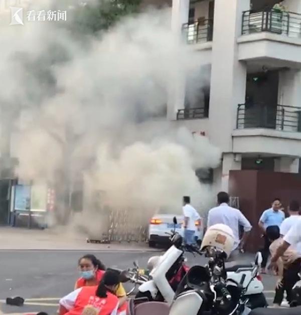 车辆失控冲进学校造成重大伤亡，科技守护安全重塑未来出行呼唤智能护航先锋