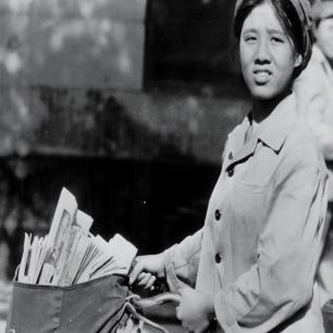 邮政投递员最新服装，与自然美景对话的时尚之旅