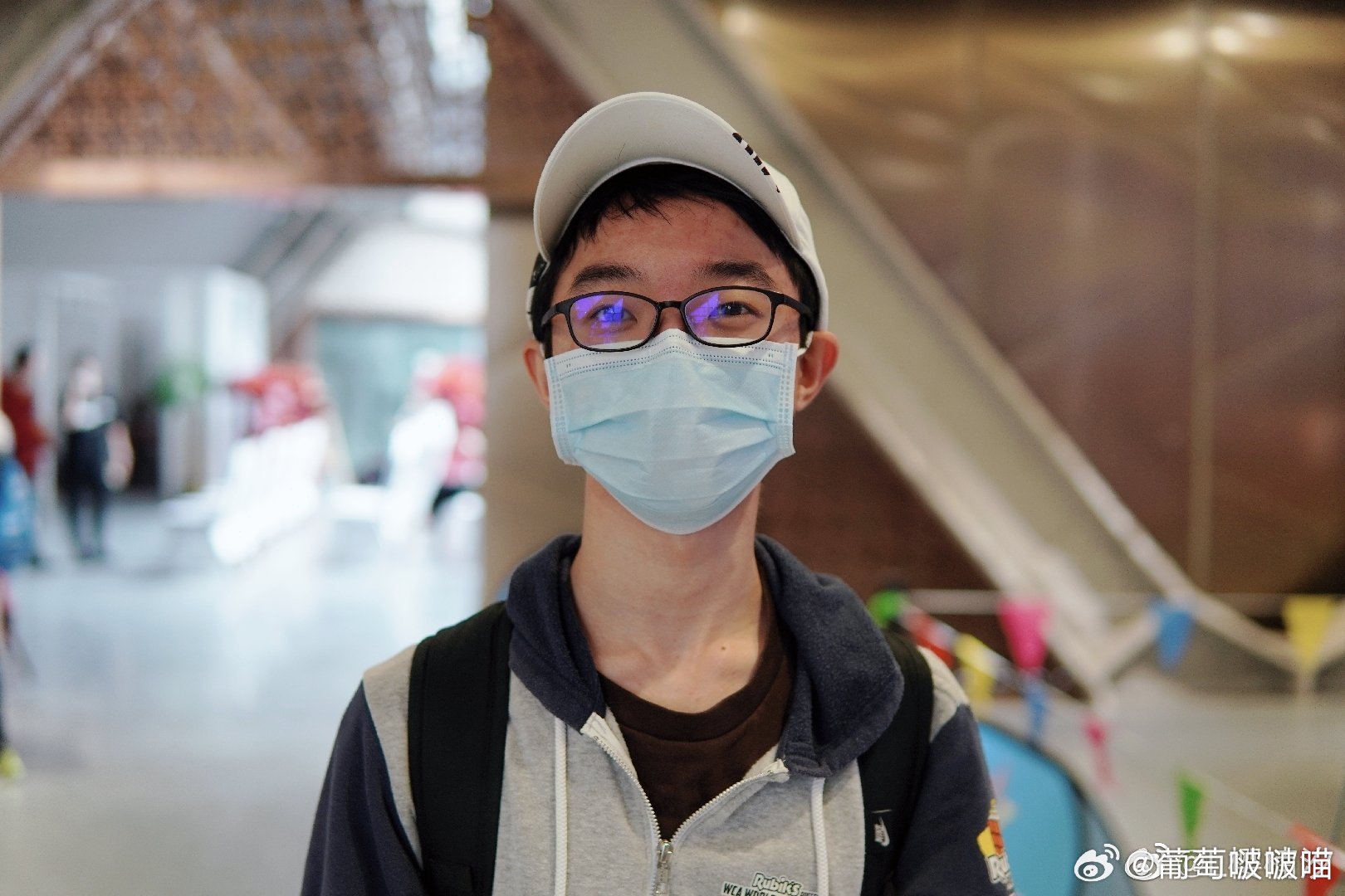 娄云皓最新发现，小巷深处的独特风味美食